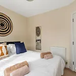 Puffin Way - Comfortable, Spacious House With Parking