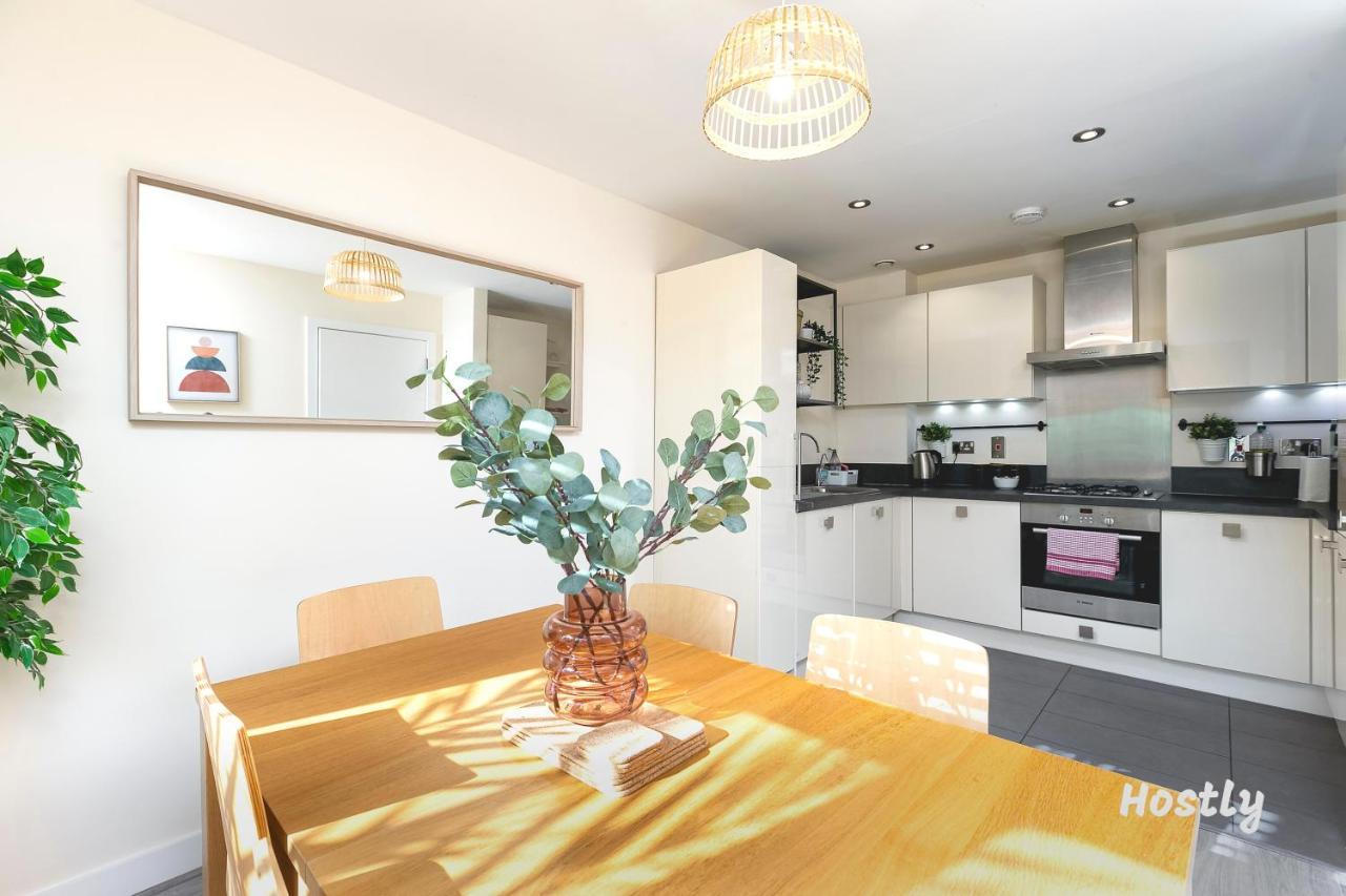 Apartment Puffin Way - Comfortable, Spacious House With Parking