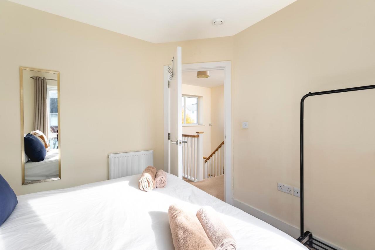 Puffin Way - Comfortable, Spacious House With Parking Apartment