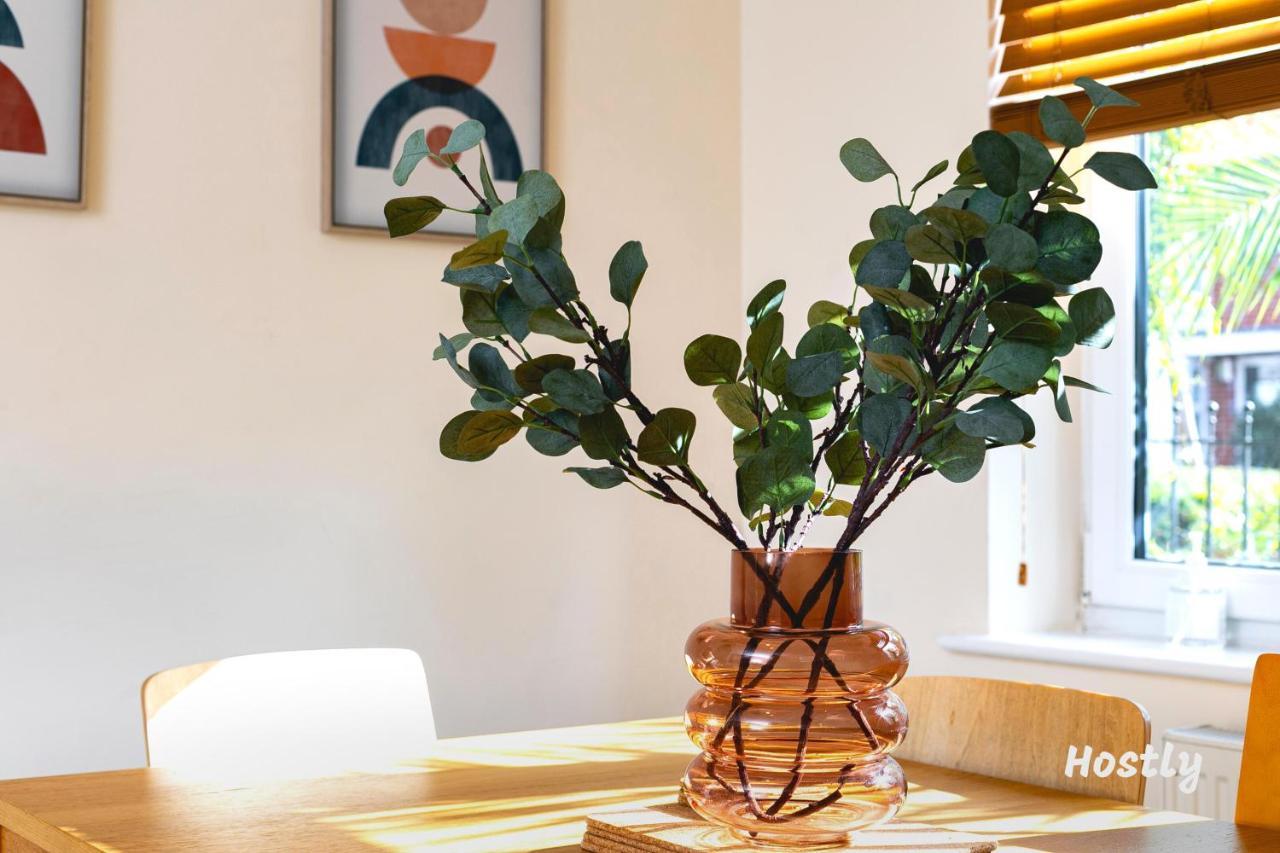 Puffin Way - Comfortable, Spacious House With Parking Apartment