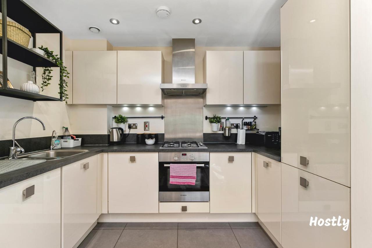 Puffin Way - Comfortable, Spacious House With Parking Apartment