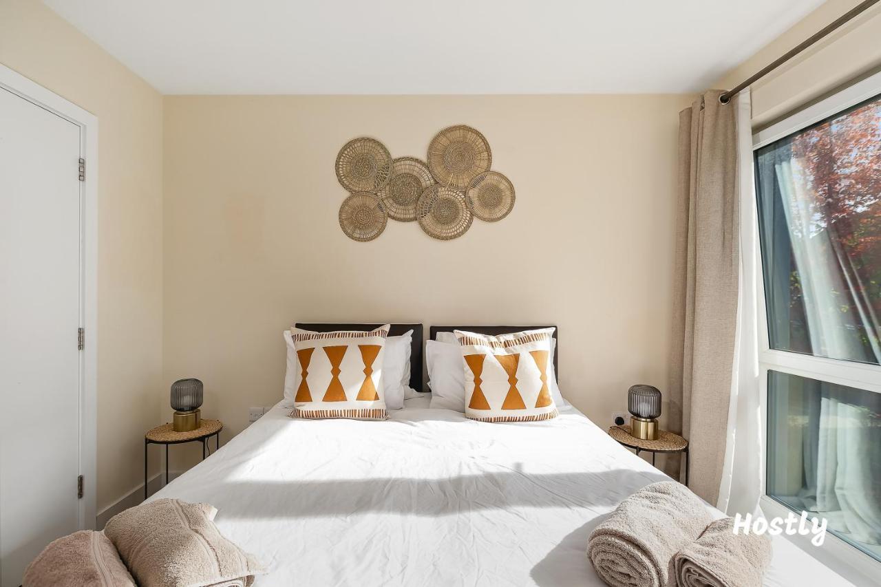 Puffin Way - Comfortable, Spacious House With Parking * Reading
