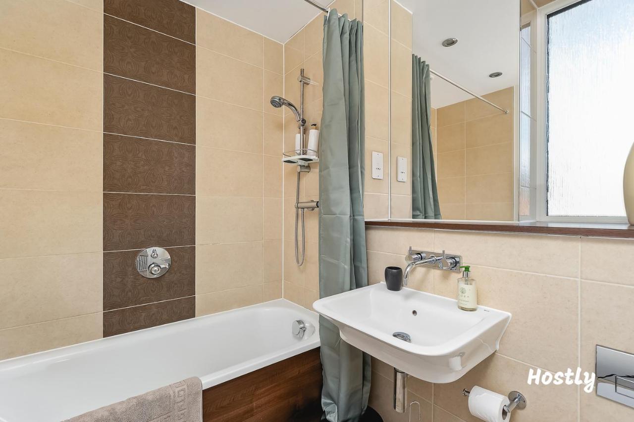 Apartment Puffin Way - Comfortable, Spacious House With Parking *