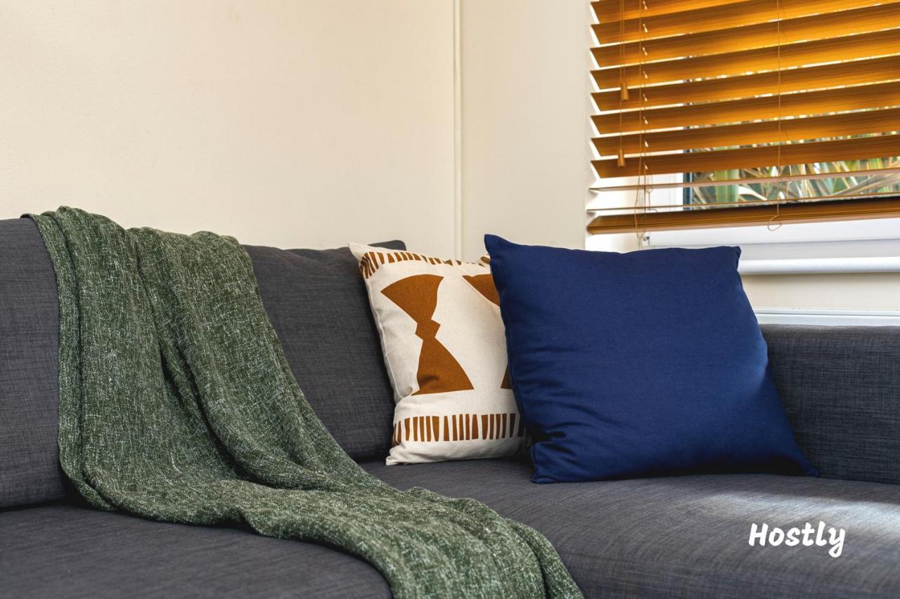 Puffin Way - Comfortable, Spacious House With Parking Apartment *