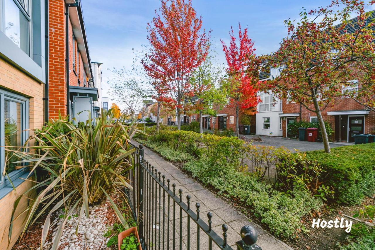 Puffin Way - Comfortable, Spacious House With Parking Apartment *